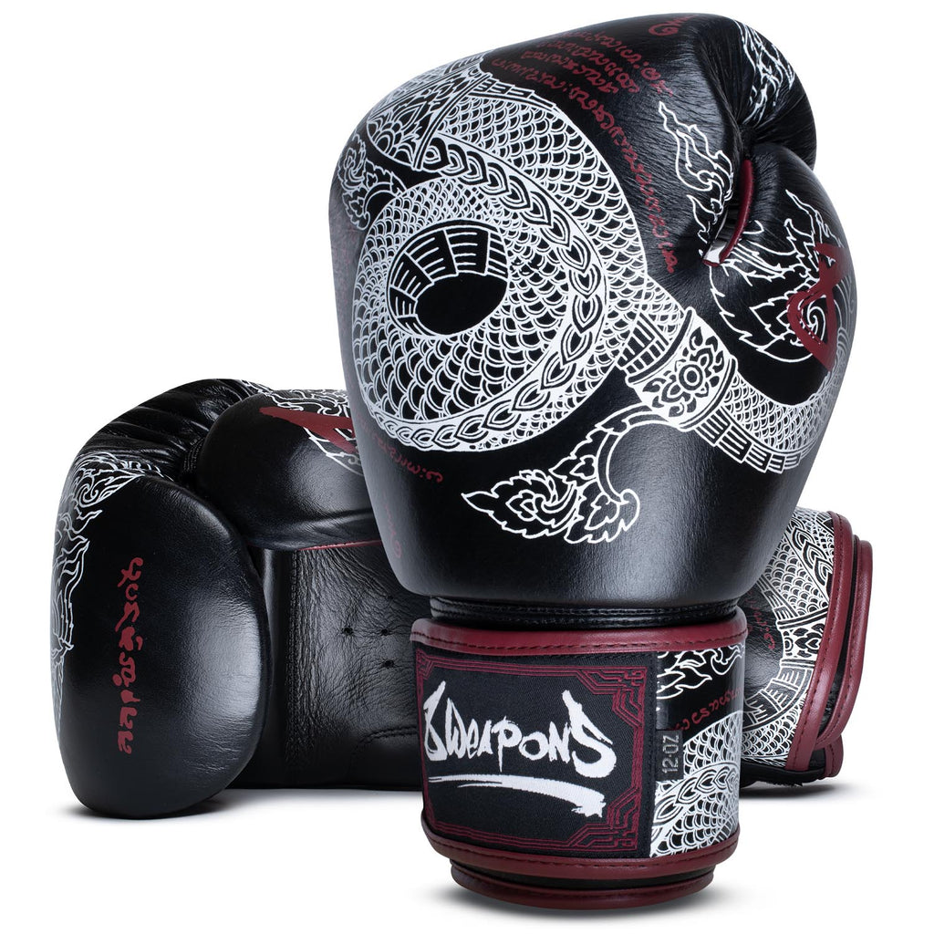 8 WEAPONS Boxhandschuhe Hanuman Yant – Echtleder, 3-lagige Dämpfung, Für Muay Thai, Boxen & Kickboxen 8 WEAPONS Boxhandschuhe Hanuman Yant – Echtleder, 3-lagige Dämpfung, Für Muay Thai, Boxen & Kickboxen