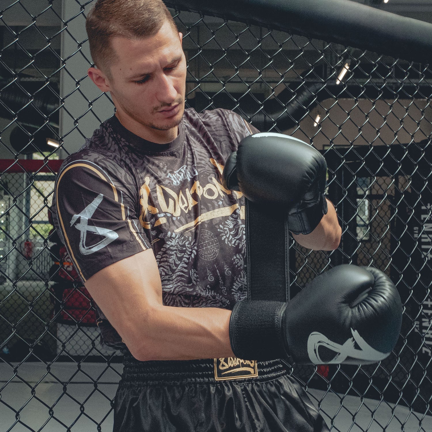 8 WEAPONS Functional T-Shirt - Schwarz Matt Für Kampfsport & Fitness