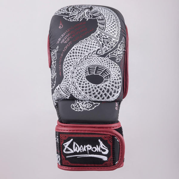 8 WEAPONS MMA Sparring Handschuhe, Sak Yant Naga, schwarz-braun